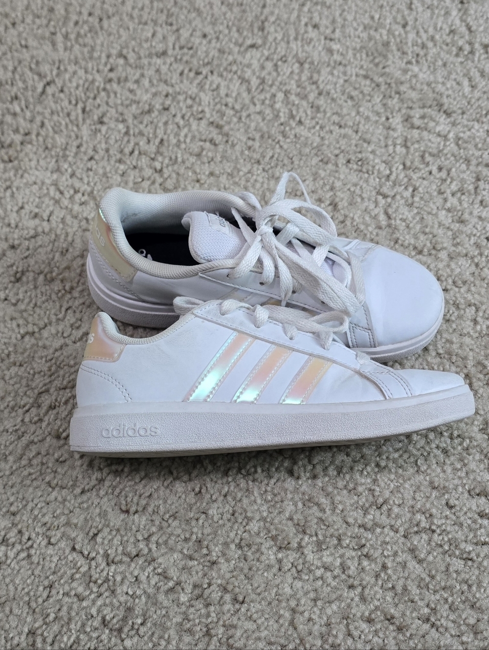 Girls Adidas Sneakers Grand Court 2.0 Tennis White Iridescent Shoes Youth Size 1